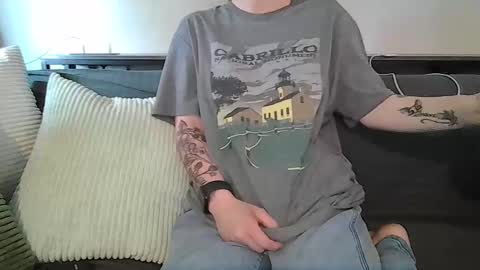 Snapshot of alliebearx chatting on April 2026 09:06:02 PM alliebearx online show from April 2026 09:06:02 PM