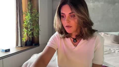 Snapshot of alliesynns chatting on March 2026 11:37:01 AM Allie online show from March 2026 11:37:01 AM