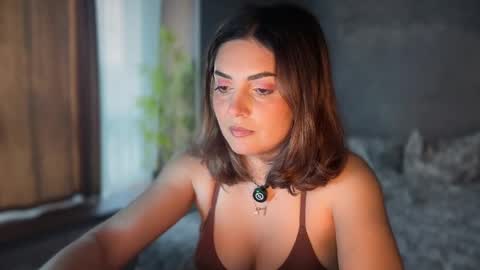 Snapshot of alliesynns chatting on March 2026 02:05:02 PM Allie online show from March 2026 02:05:02 PM