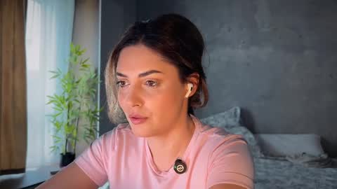 Snapshot of alliesynns chatting on March 2026 11:22:02 AM Allie online show from March 2026 11:22:02 AM