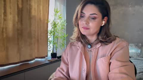 Snapshot of alliesynns chatting on April 2026 01:41:01 PM Allie online show from April 2026 01:41:01 PM