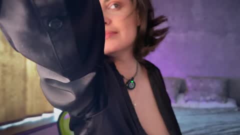 Snapshot of alliesynns chatting on April 2026 12:11:02 PM Allie online show from April 2026 12:11:02 PM