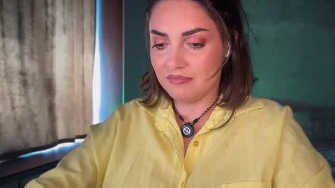 Snapshot of alliesynns chatting on April 2026 11:35:01 AM Allie online show from April 2026 11:35:01 AM