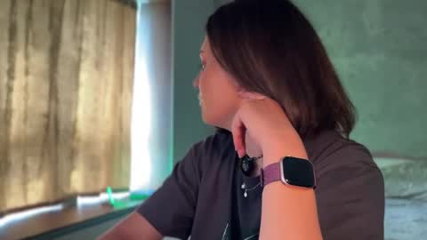 Snapshot of alliesynns chatting on April 2026 11:46:02 AM Allie online show from April 2026 11:46:02 AM