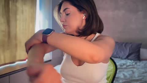 Snapshot of alliesynns chatting on April 2026 12:40:01 PM Allie online show from April 2026 12:40:01 PM