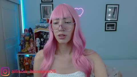 Snapshot of allisonblossom chatting on February 2025 03:43:01 AM online show from February 2025 03:43:01 AM