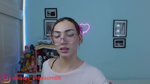 Snapshot of allisonblossom chatting on February 2025 01:44:02 AM online show from February 2025 01:44:02 AM