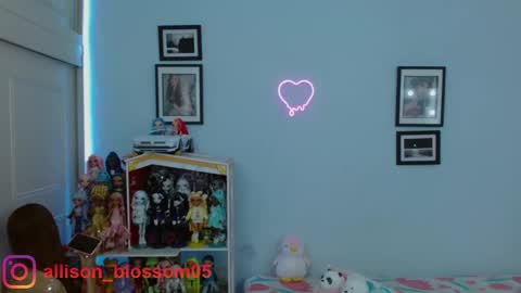 Snapshot of allisonblossom chatting on February 2025 11:04:01 PM online show from February 2025 11:04:01 PM