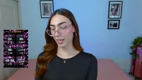 Snapshot of allisonblossom chatting on October 2025 06:40:01 PM online show from October 2025 06:40:01 PM