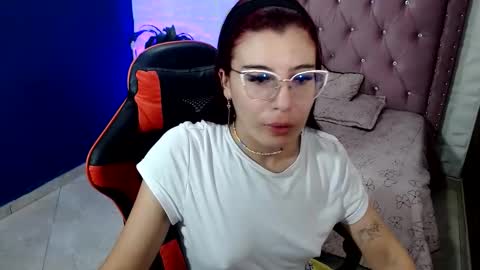 Snapshot of allisonlove_88 chatting on January 2025 02:32:02 AM ALLISON online show from January 2025 02:32:02 AM
