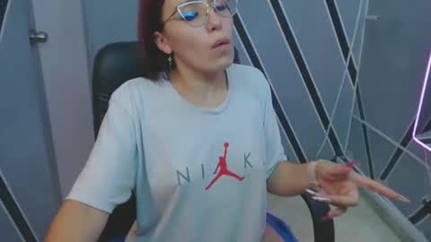 Snapshot of allisonlove_88 chatting on January 2025 04:30:02 AM ALLISON online show from January 2025 04:30:02 AM