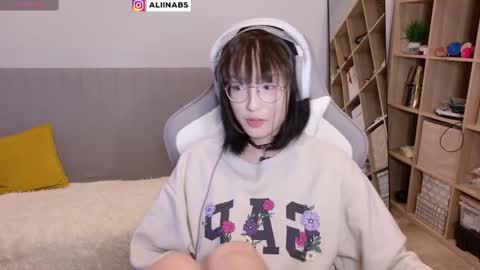 Snapshot of alllinaeve chatting on February 2025 01:33:01 AM Alina online show from February 2025 01:33:01 AM