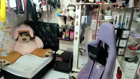 Snapshot of allsson_miller chatting on April 2026 01:42:02 AM allsson_miller online show from April 2026 01:42:02 AM