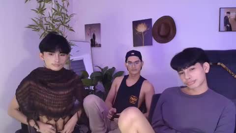 Snapshot of alluring_alpha chatting on April 2026 02:10:01 PM kim and josh online show from April 2026 02:10:01 PM