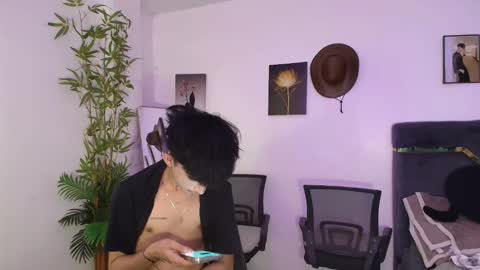 Snapshot of alluring_alpha chatting on April 2026 06:53:01 AM kim and josh online show from April 2026 06:53:01 AM