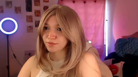 Snapshot of ally_donfort chatting on April 2026 09:07:02 PM Ally online show from April 2026 09:07:02 PM