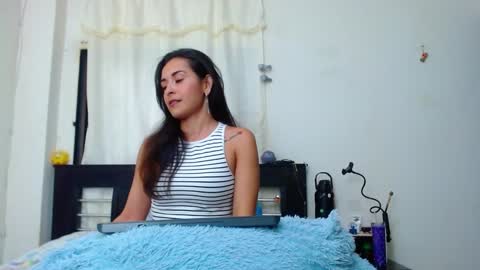 Snapshot of allyson_collins_ chatting on January 2025 08:31:02 PM Allyson collins online show from January 2025 08:31:02 PM