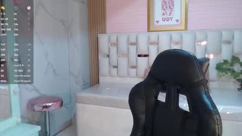 Snapshot of allyssa_bellini_s chatting on October 2025 11:15:02 PM Allysa online show from October 2025 11:15:02 PM