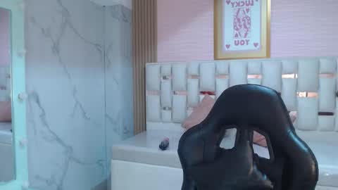 Snapshot of allyssa_bellini_s chatting on November 2025 08:30:01 PM Allysa online show from November 2025 08:30:01 PM