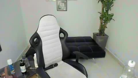 allyssann online show from January 2025 01:08:01 AM