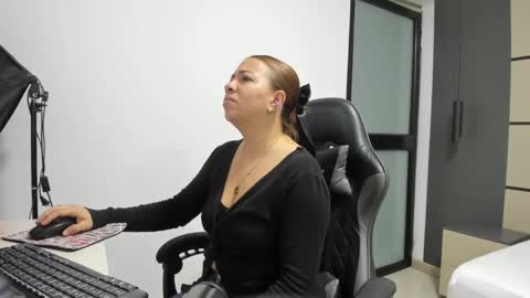 Snapshot of alma_fenix chatting on September 2025 12:20:01 PM ALMA FENIX online show from September 2025 12:20:01 PM