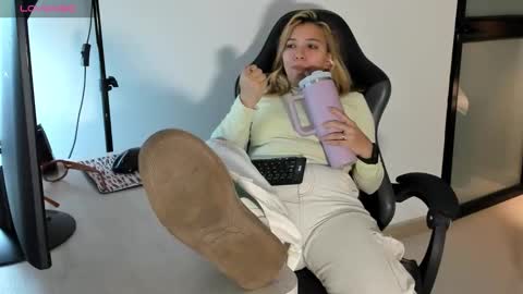 ALMA FENIX  online show from March 2026 12:24:02 PM