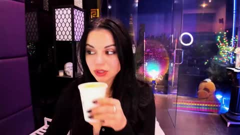 Snapshot of alma_pearl chatting on February 2025 10:22:01 AM Alma online show from February 2025 10:22:01 AM