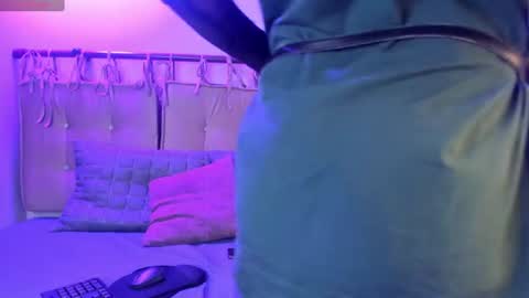 alma_rose_ online show from August 2026 07:02:02 PM