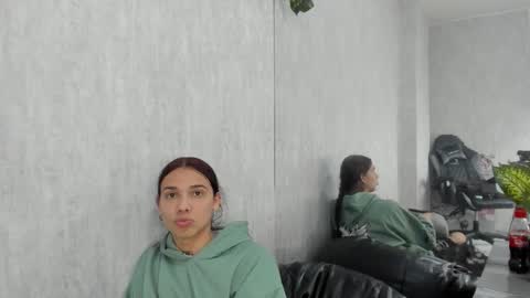 Snapshot of almazz_ chatting on September 2025 08:23:01 PM Santy online show from September 2025 08:23:01 PM