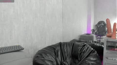 Snapshot of almazz_ chatting on October 2025 08:17:01 PM Santy online show from October 2025 08:17:01 PM