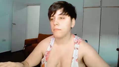 Snapshot of almondonwheels chatting on January 2025 10:37:01 PM Almond online show from January 2025 10:37:01 PM