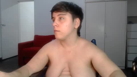 Snapshot of almondonwheels chatting on January 2025 03:09:02 AM Almond online show from January 2025 03:09:02 AM