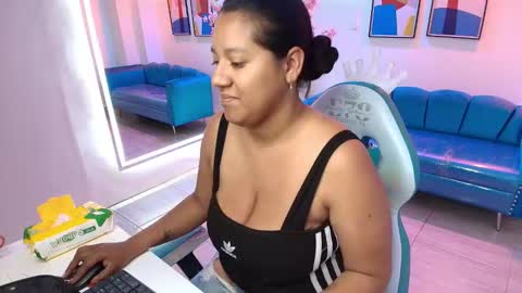 Alondra  online show from November 2025 03:34:01 AM