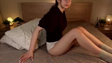 Snapshot of aloreanna chatting on March 2026 04:01:01 PM Alorenna online show from March 2026 04:01:01 PM