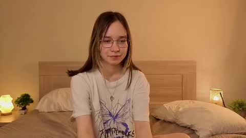 Snapshot of aloreanna chatting on April 2026 04:00:01 PM Alorenna online show from April 2026 04:00:01 PM