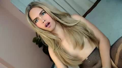 Snapshot of alove_too_last chatting on January 2025 02:04:01 PM LEXY online show from January 2025 02:04:01 PM