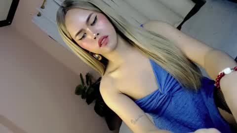 Snapshot of alove_too_last chatting on January 2025 04:29:02 PM LEXY online show from January 2025 04:29:02 PM