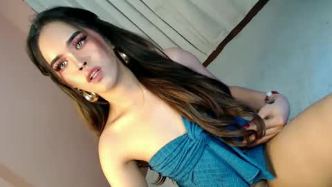 Snapshot of alove_too_last chatting on February 2025 04:53:02 PM LEXY online show from February 2025 04:53:02 PM