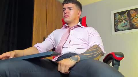 alpha_dominus_ online show from November 2025 04:33:02 AM