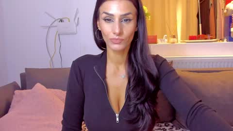 Michelle online show from November 2025 10:10:02 AM