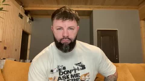 Snapshot of alphasparks chatting on November 2025 03:54:01 AM Jhonny online show from November 2025 03:54:01 AM