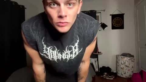 Snapshot of alphavibesxxx chatting on November 2025 04:22:02 AM AlphaVibesXXX - Master Levi  Mistress Kat online show from November 2025 04:22:02 AM