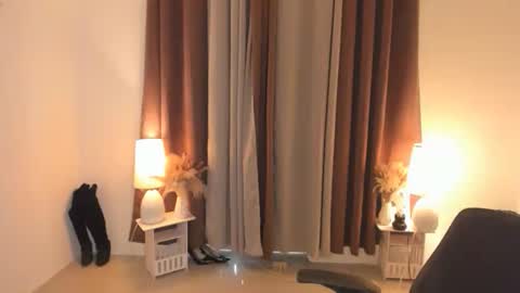 Snapshot of alwina_williams chatting on April 2026 10:15:02 PM alwina_williams online show from April 2026 10:15:02 PM