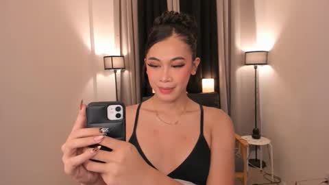 Snapshot of alwina_williams chatting on April 2026 09:12:01 AM alwina_williams online show from April 2026 09:12:01 AM