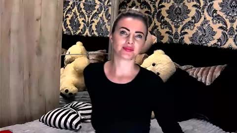 Snapshot of alyblonde chatting on January 2025 06:17:01 PM aly online show from January 2025 06:17:01 PM