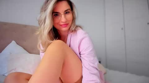 Snapshot of alymiss chatting on April 2026 08:12:01 AM alymiss online show from April 2026 08:12:01 AM