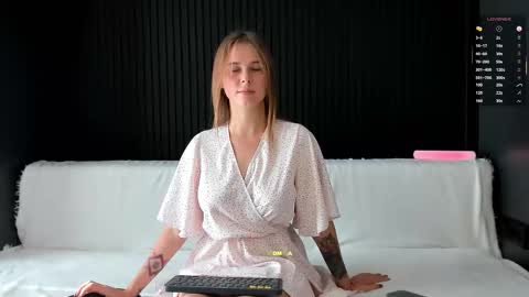 Alena online show from September 2025 12:29:01 PM