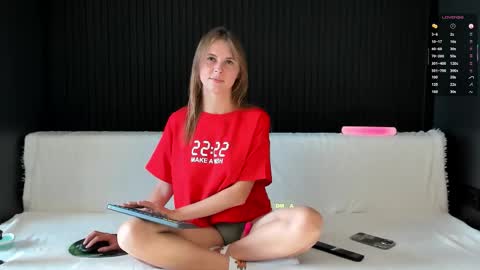 Alena online show from September 2025 01:05:01 PM