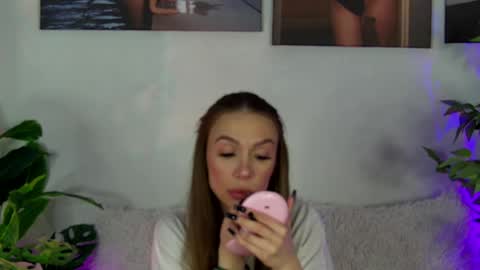 Alyson online show from April 2026 07:15:01 PM