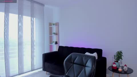 Alyson online show from December 2024 02:07:01 PM